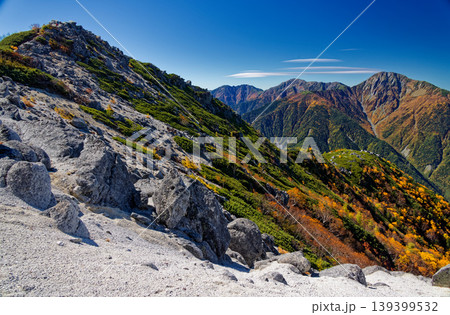 秋色の南アルプス・鳳凰三山・観音岳と白峰三山 秋色の南アルプス・鳳凰三山・観音岳と白峰三山 139399532