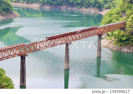 湖上駅を出発した列車 湖上駅を出発した列車 139399817