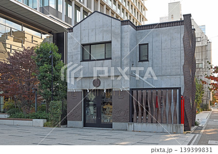 神田のモダンな神輿庫 近代建築と伝統文化が融合する都会の新たな風景 神田のモダンな神輿庫 近代建築と伝統文化が融合する都会の新たな風景 139399831