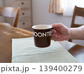 マグカップを持つ手 139400279