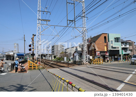 阪急 京都線 東向日駅付近の踏切 阪急 京都線 東向日駅付近の踏切 139401430