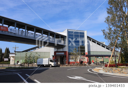 阪和線 熊取駅と駅前風景 阪和線 熊取駅と駅前風景 139401433