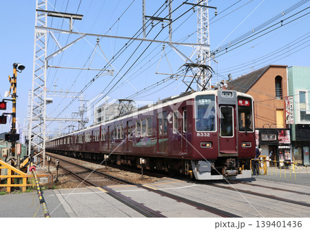 阪急京都線　東向日駅付近を走る8300系電車 139401436