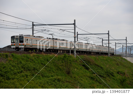 東海道線を走る213系送込み回送6両 東海道線を走る213系送込み回送6両 139401877