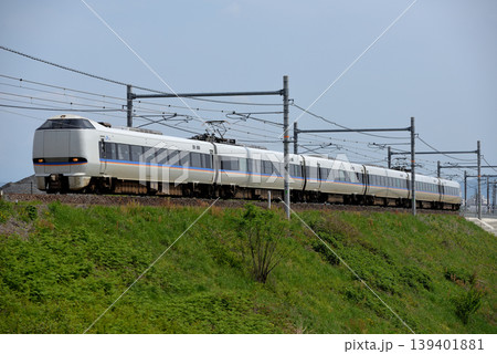 東海道線を走る681系特急しらさぎ5号 東海道線を走る681系特急しらさぎ5号 139401881