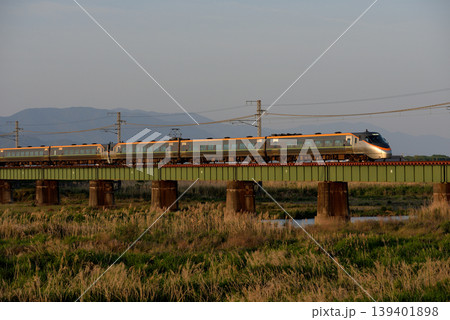 予讃線を走る8000系回送電車 予讃線を走る8000系回送電車 139401898