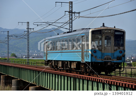 予讃線を走るキハ54型単行普通列車 予讃線を走るキハ54型単行普通列車 139401912