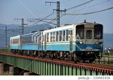 予讃線を走るキハ32・54型普通列車3両 予讃線を走るキハ32・54型普通列車3両 139401916