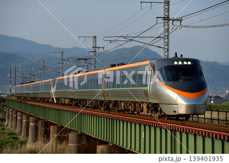 予讃線を走る8000系回送電車8両 予讃線を走る8000系回送電車8両 139401935