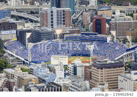 横浜市、ランドマークタワーから見下ろす横浜スタジアム 横浜市、ランドマークタワーから見下ろす横浜スタジアム 139402642
