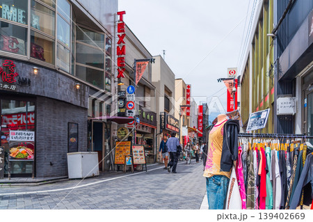 東京の都市風景　高円寺駅前　純情商店街　小説「高円寺純情商店街」の舞台 139402669