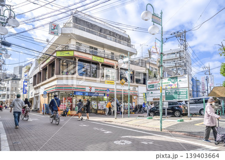 東京都大田区の都市風景　下丸子商店会と下丸子駅周辺 139403664