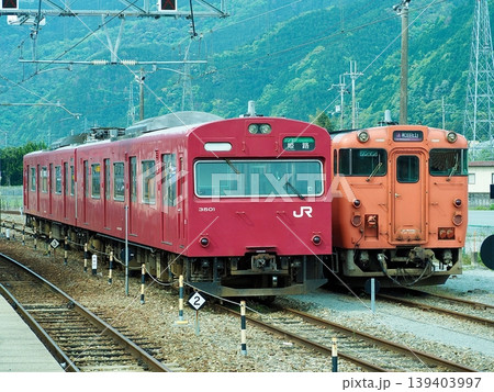 播但線 103系 キハ40系 寺前駅 播但線 103系 キハ40系 寺前駅 139403997