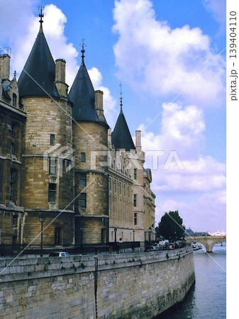 パリ　シテ島CONCIERGERIE  139404110