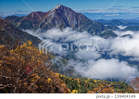 南アルプス・鳳凰三山・地蔵岳から見る甲斐駒ヶ岳 南アルプス・鳳凰三山・地蔵岳から見る甲斐駒ヶ岳 139404149
