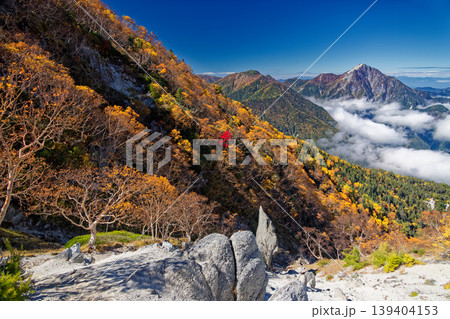南アルプス・鳳凰三山・地蔵岳から見る甲斐駒ヶ岳 南アルプス・鳳凰三山・地蔵岳から見る甲斐駒ヶ岳 139404153