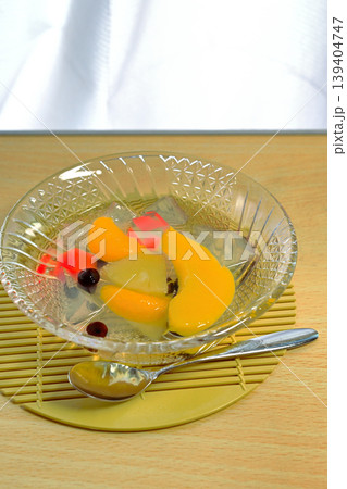 美味しそうなよく冷えたみつ豆 139404747