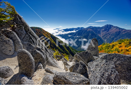 南アルプス・鳳凰三山・赤抜沢ノ頭から見る白峰三山 南アルプス・鳳凰三山・赤抜沢ノ頭から見る白峰三山 139405002