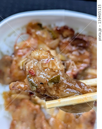 カルビ丼を食べる 139405115