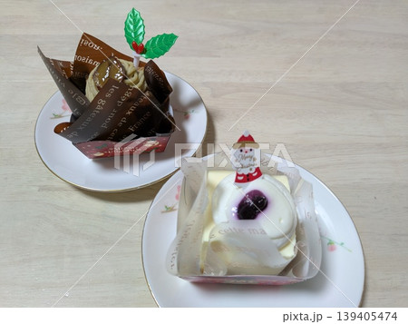 モンブランとレアチーズケーキ 139405474