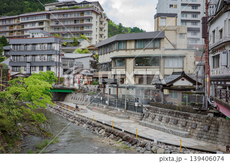 兵庫県・湯村温泉の風景、街並み 139406074