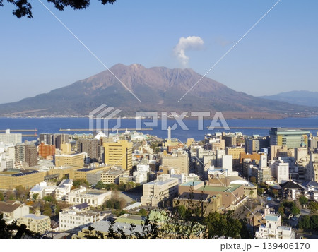 城山公園より望む桜島(鹿児島県鹿児島市) 城山公園より望む桜島(鹿児島県鹿児島市) 139406170
