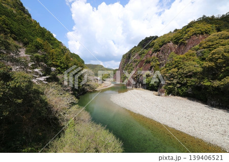 和歌山県古座川町にある一枚岩の風景 139406521