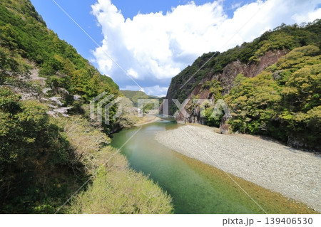 和歌山県古座川町にある一枚岩の風景 139406530