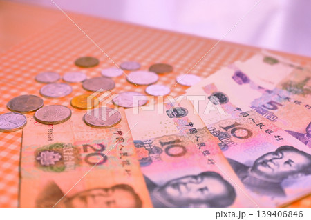 人民元紙幣と硬貨 人民元紙幣と硬貨 139406846