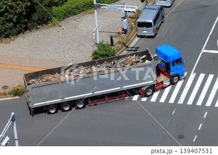 スクラップ運搬車　イメージ 139407531