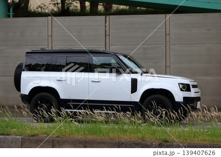 イギリス製のSUV車両　イメージ 139407626