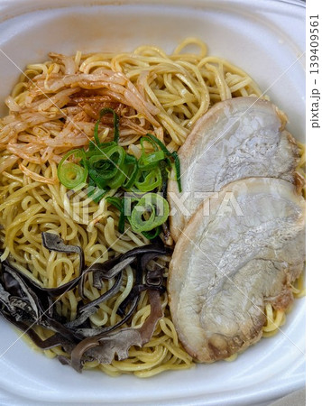 豚骨焼きラーメンのクローズアップ 139409561