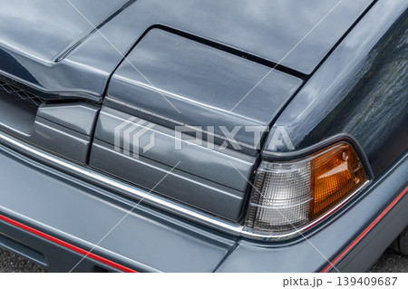 古い自動車のヘッドライト Headlight of the old car 古い自動車のヘッドライト Headlight of the old car 139409687