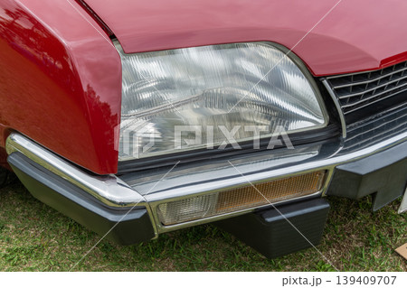 古い自動車のヘッドライト Headlight of the old car 古い自動車のヘッドライト Headlight of the old car 139409707