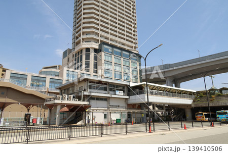 山陽本線 舞子駅と高層ビル 山陽本線 舞子駅と高層ビル 139410506