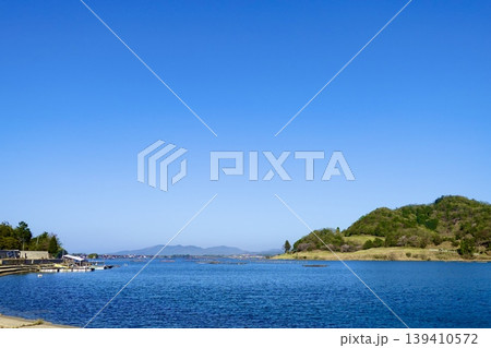 久美浜湾 久美浜気比線の須地から海を見た風景 京都府京丹後市久美浜町 久美浜湾 久美浜気比線の須地から海を見た風景 京都府京丹後市久美浜町 139410572