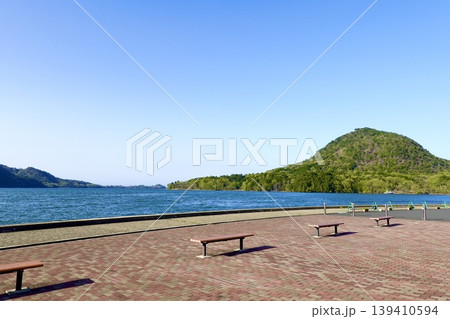 久美浜湾　国道178号線の十楽ひろばから久美浜湾と甲山を眺める風景　京都府京丹後市久美浜町 139410594
