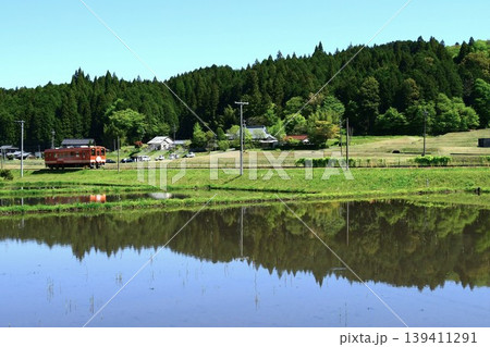 明知鉄道沿線の田植え風景 明知鉄道沿線の田植え風景 139411291