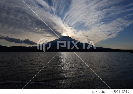黄昏の富士山 139413247