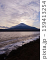 黄昏の富士山 139413254