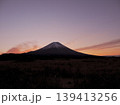 黄昏の富士山 139413256