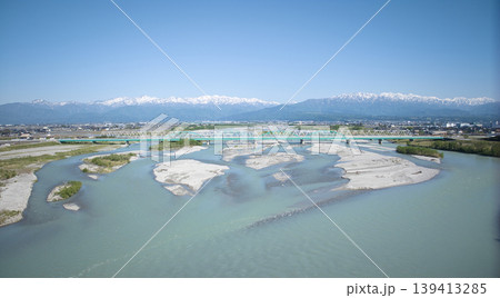 五月、田植えの季節の黒部川河口周辺から見た風景 五月、田植えの季節の黒部川河口周辺から見た風景 139413285