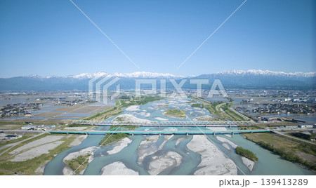 五月、田植えの季節の黒部川河口周辺から見た風景 五月、田植えの季節の黒部川河口周辺から見た風景 139413289