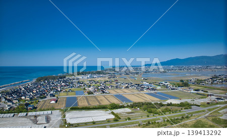 五月、田植えの季節の黒部川河口周辺から見た風景 139413292