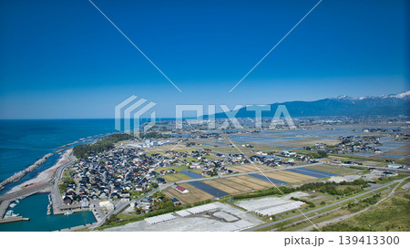 五月、田植えの季節の黒部川河口周辺から見た風景 139413300
