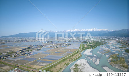 五月、田植えの季節の黒部川河口周辺から見た風景 五月、田植えの季節の黒部川河口周辺から見た風景 139413327