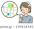認知症の高齢者が自宅から離れた場所にいることをスマホで確認し心配する女性 139414345