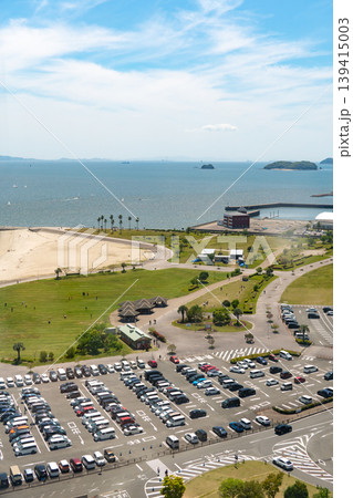 ラグーナ蒲郡から望む海陽ヨットハーバーとビーチの高所風景 139415003