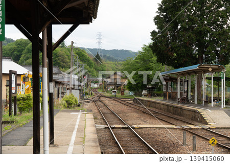 明智鉄道・岩村駅の静かな駅舎風景 明智鉄道・岩村駅の静かな駅舎風景 139415060
