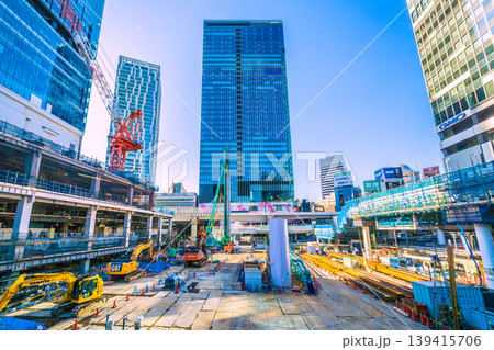 日本の東京都市景観5月2日。渋谷駅西口上空施設新築計画…ZAXIS 500 LCKなど重機がズラリ… 日本の東京都市景観5月2日。渋谷駅西口上空施設新築計画…ZAXIS 500 LCKなど重機がズラリ… 139415706